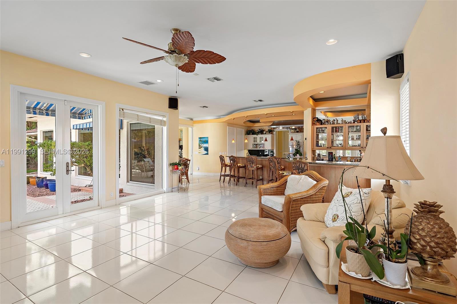 1047 S Southlake Dr Hollywood, FL 33019