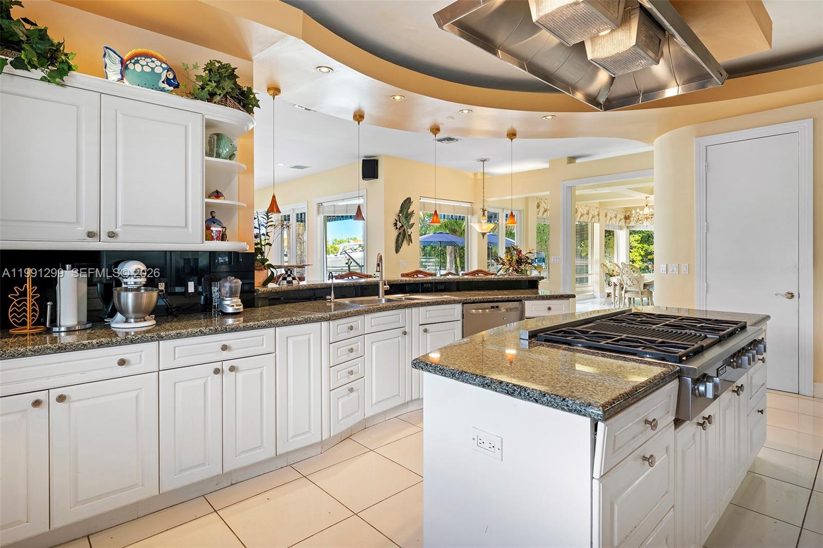 1047 S Southlake Dr Hollywood, FL 33019