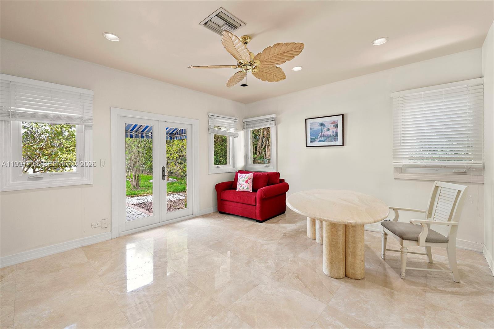 1047 S Southlake Dr Hollywood, FL 33019