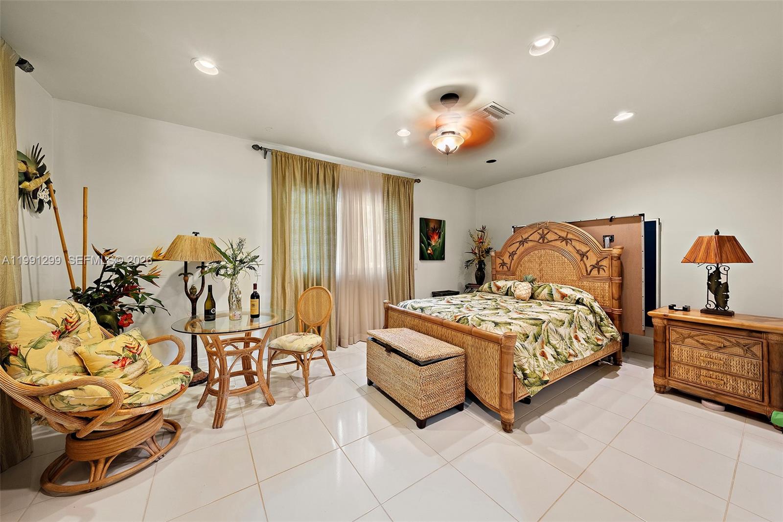 1047 S Southlake Dr Hollywood, FL 33019