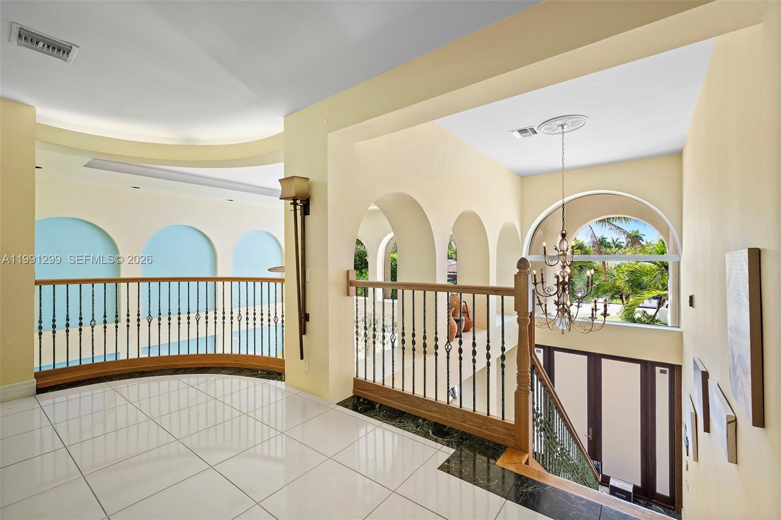 1047 S Southlake Dr Hollywood, FL 33019