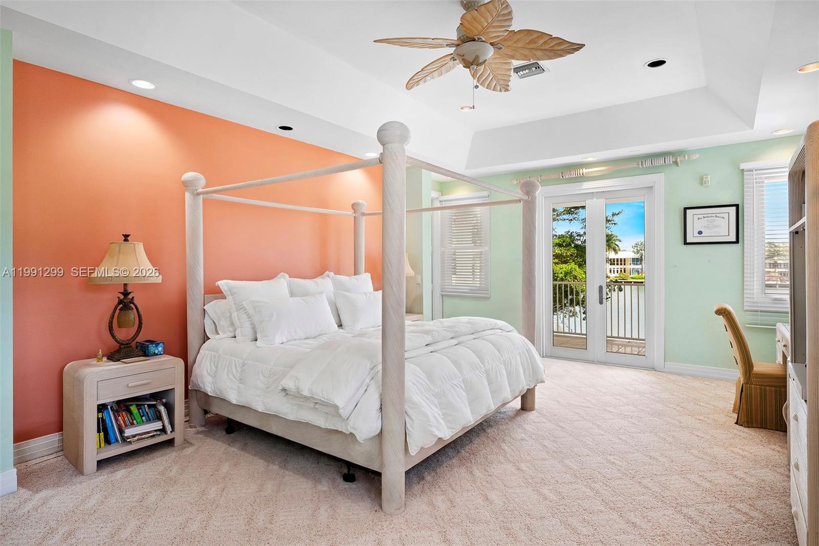 1047 S Southlake Dr Hollywood, FL 33019