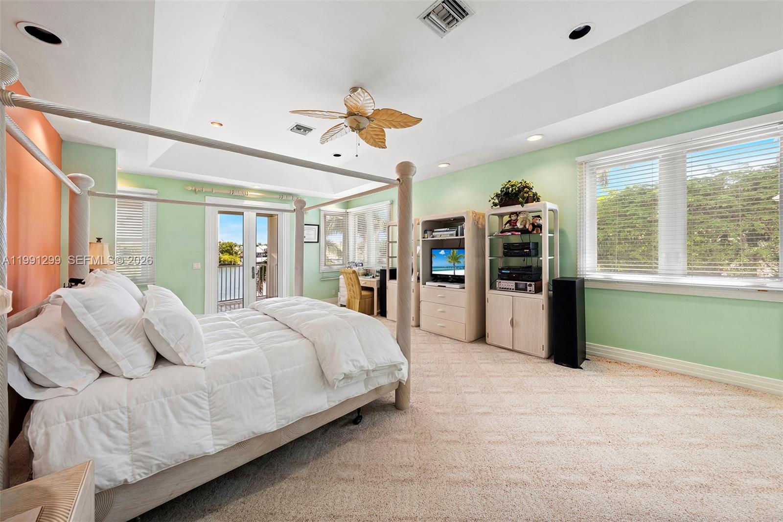 1047 S Southlake Dr Hollywood, FL 33019