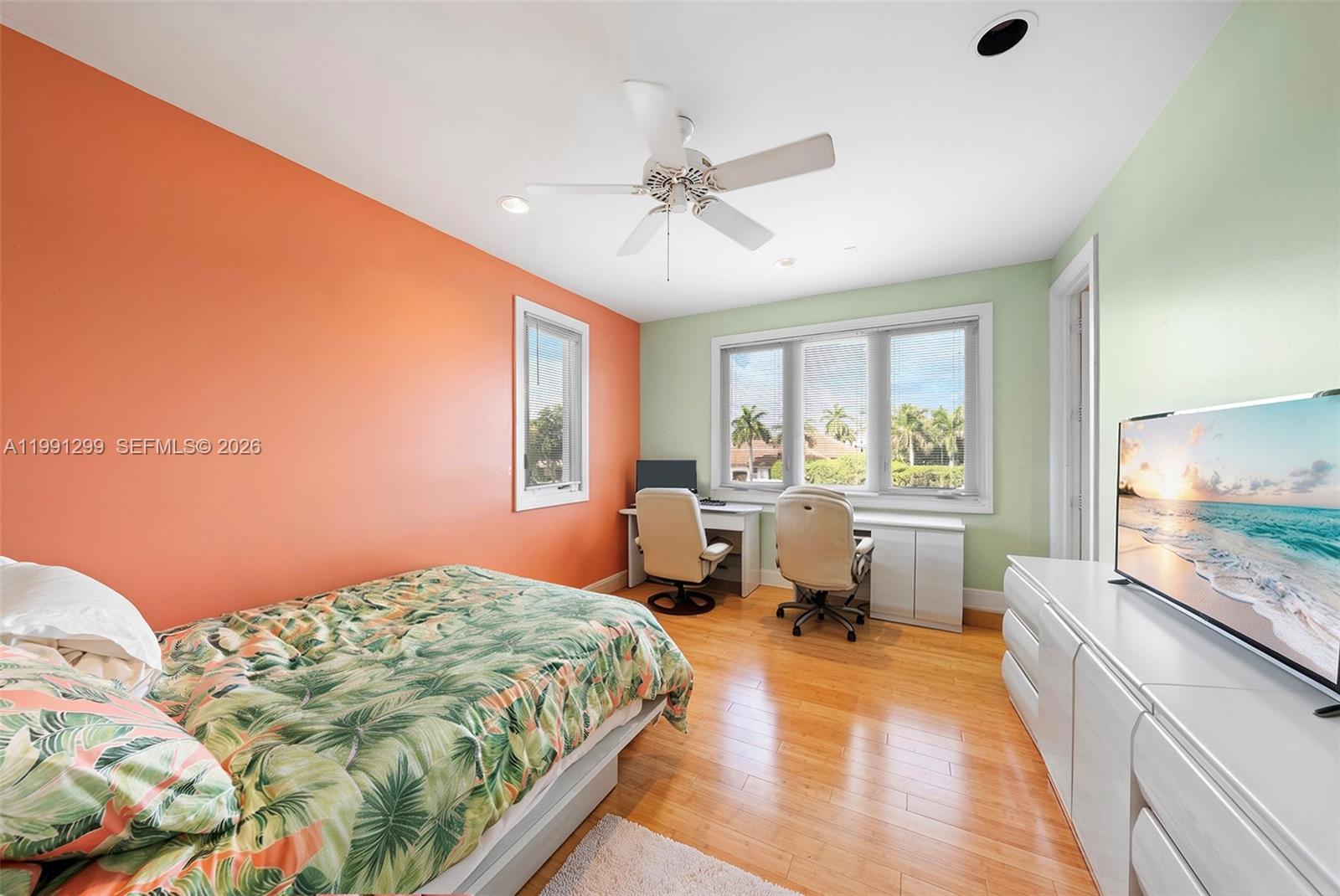 1047 S Southlake Dr Hollywood, FL 33019