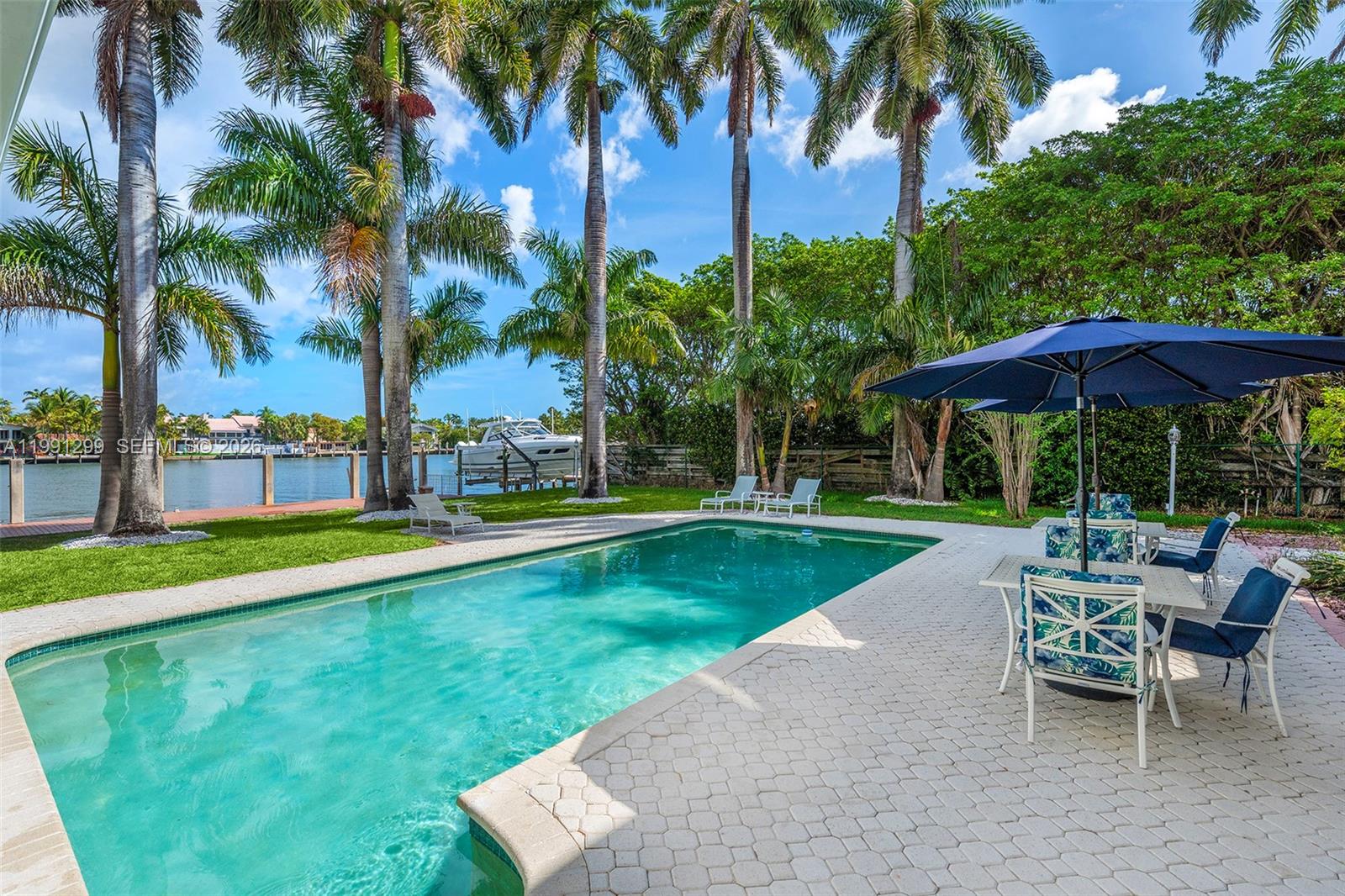 1047 S Southlake Dr Hollywood, FL 33019