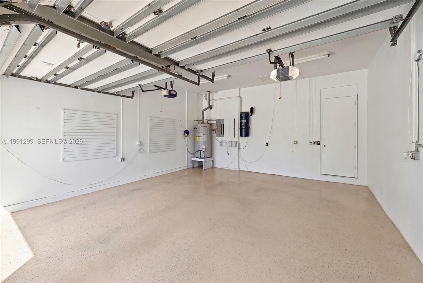 1047 S Southlake Dr Hollywood, FL 33019