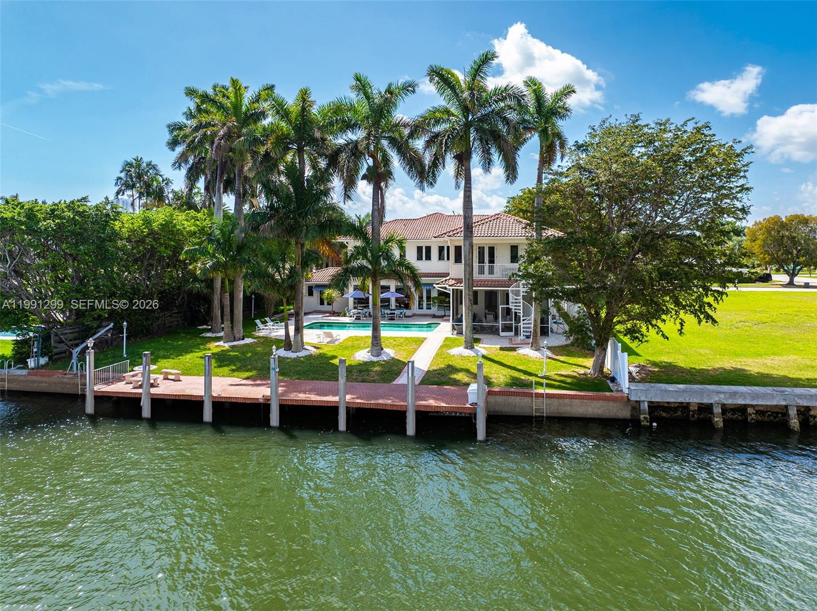 1047 S Southlake Dr Hollywood, FL 33019