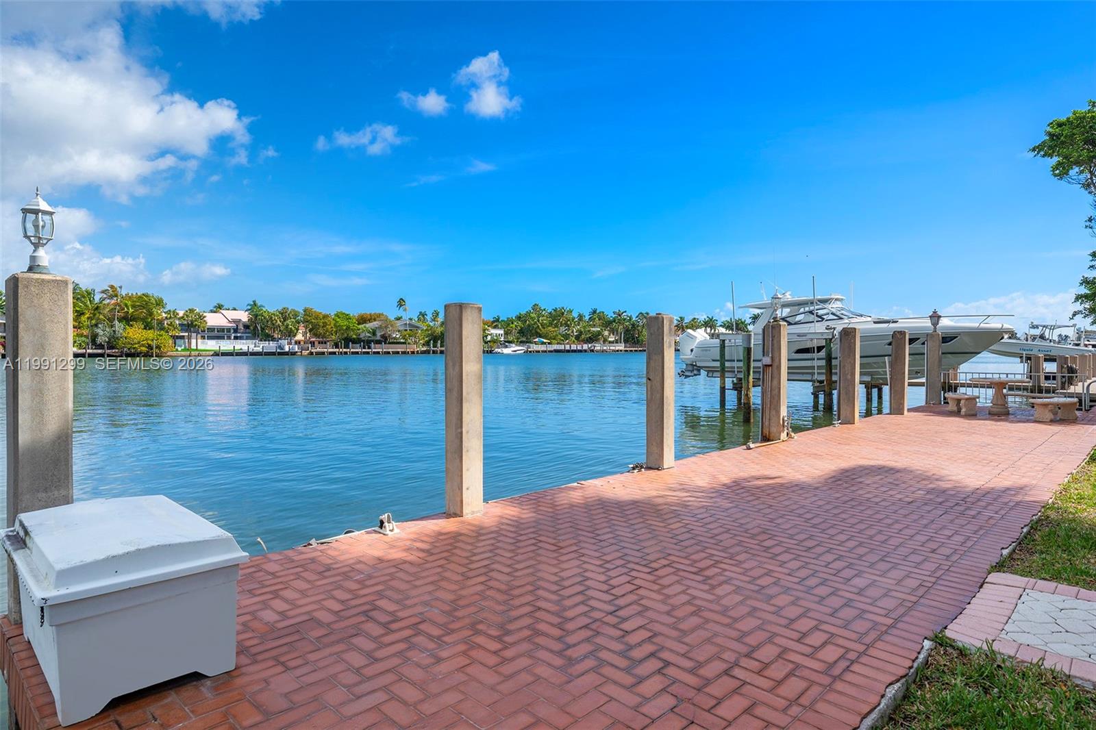 1047 S Southlake Dr Hollywood, FL 33019