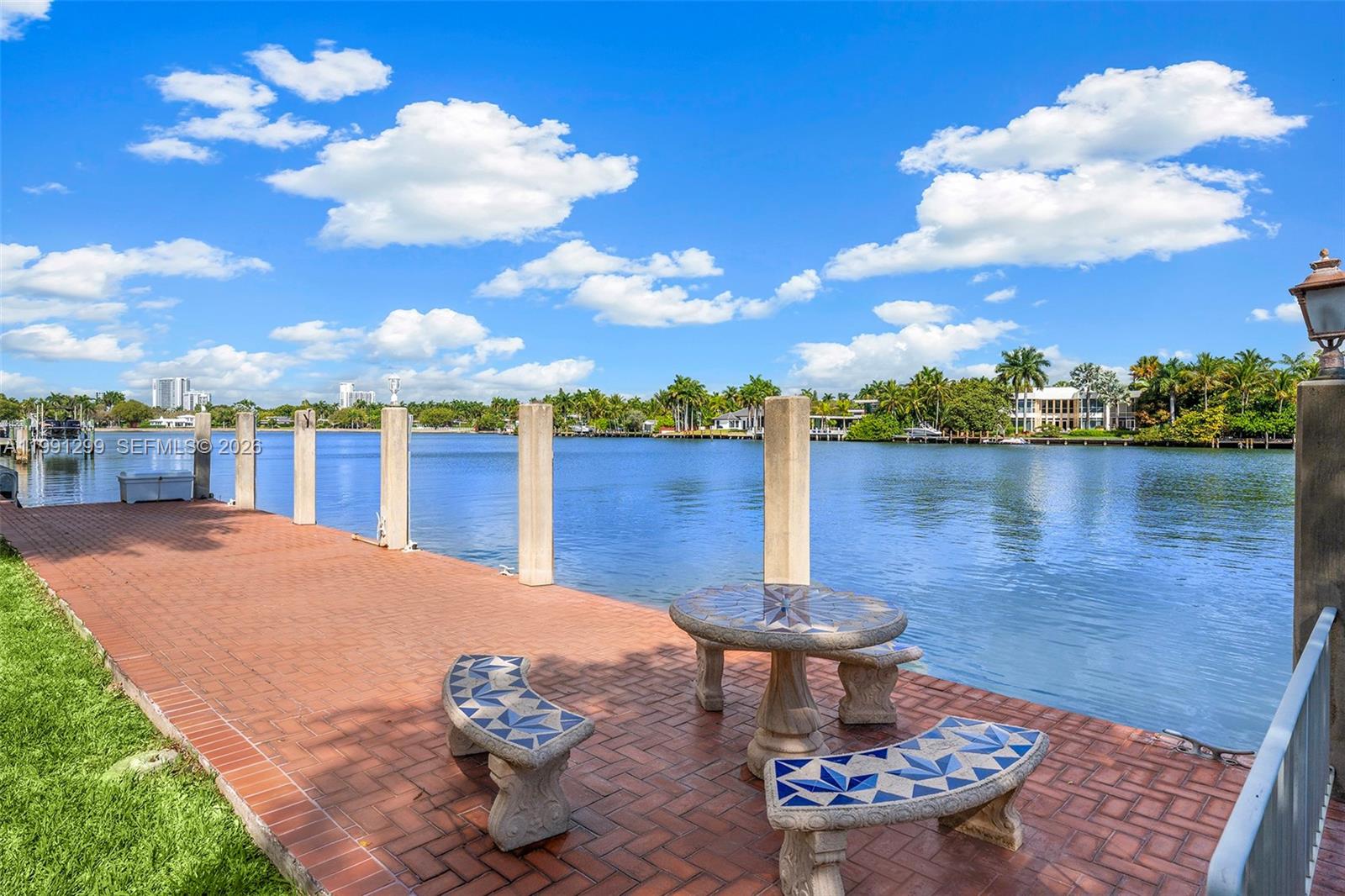 1047 S Southlake Dr Hollywood, FL 33019