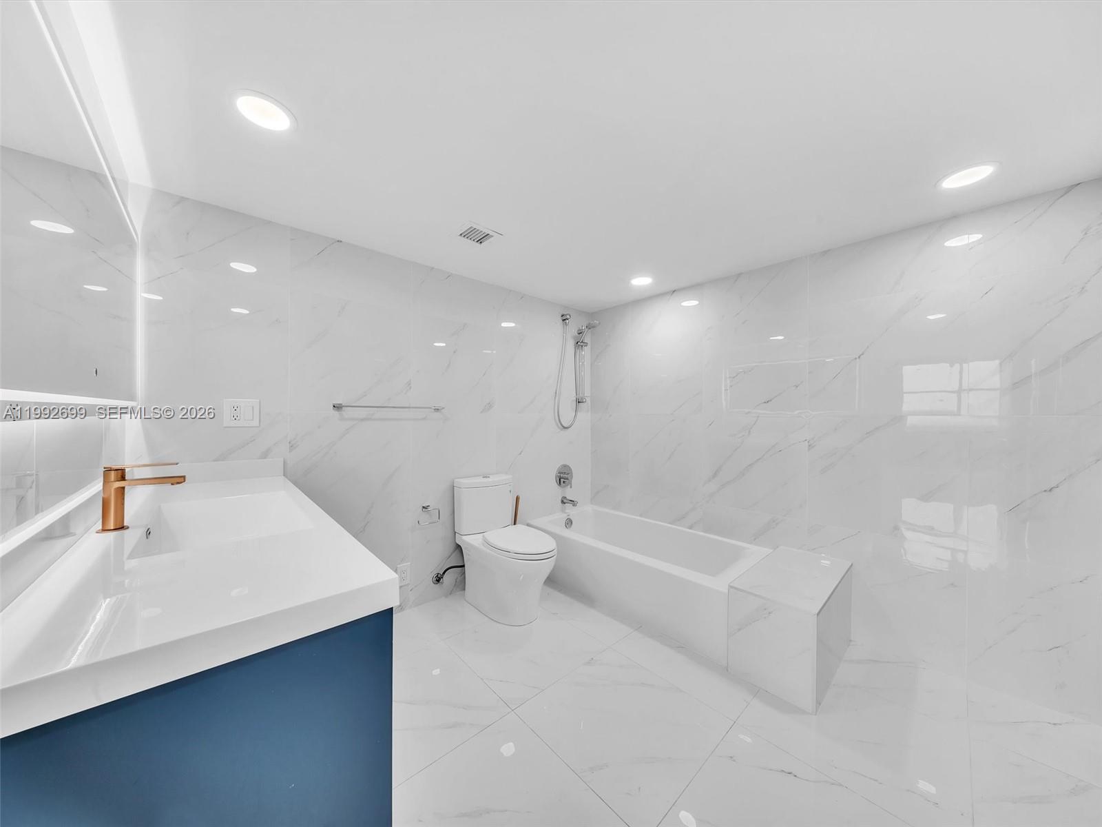 301 174th St #2004 Sunny Isles Beach, FL 33160