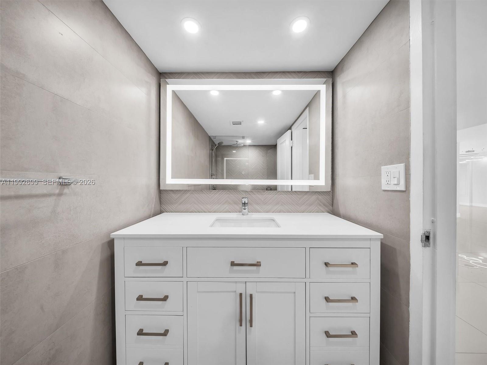 301 174th St #2004 Sunny Isles Beach, FL 33160