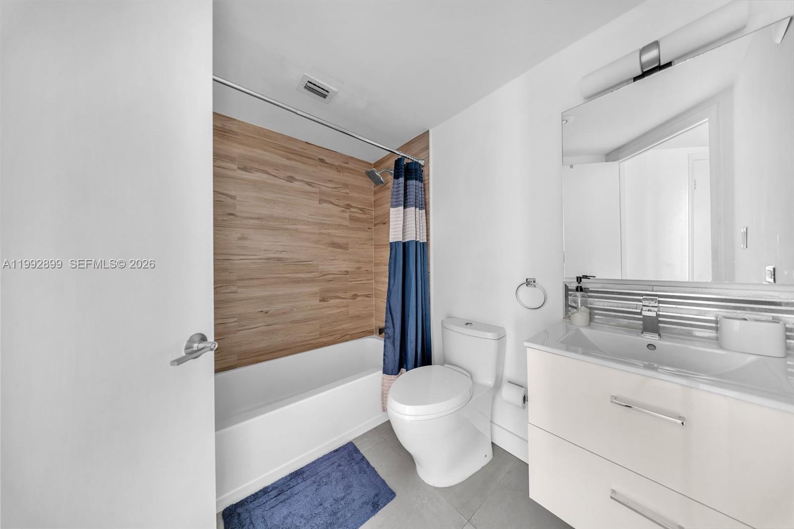 8290 Lake Dr #514 Doral, FL 33166