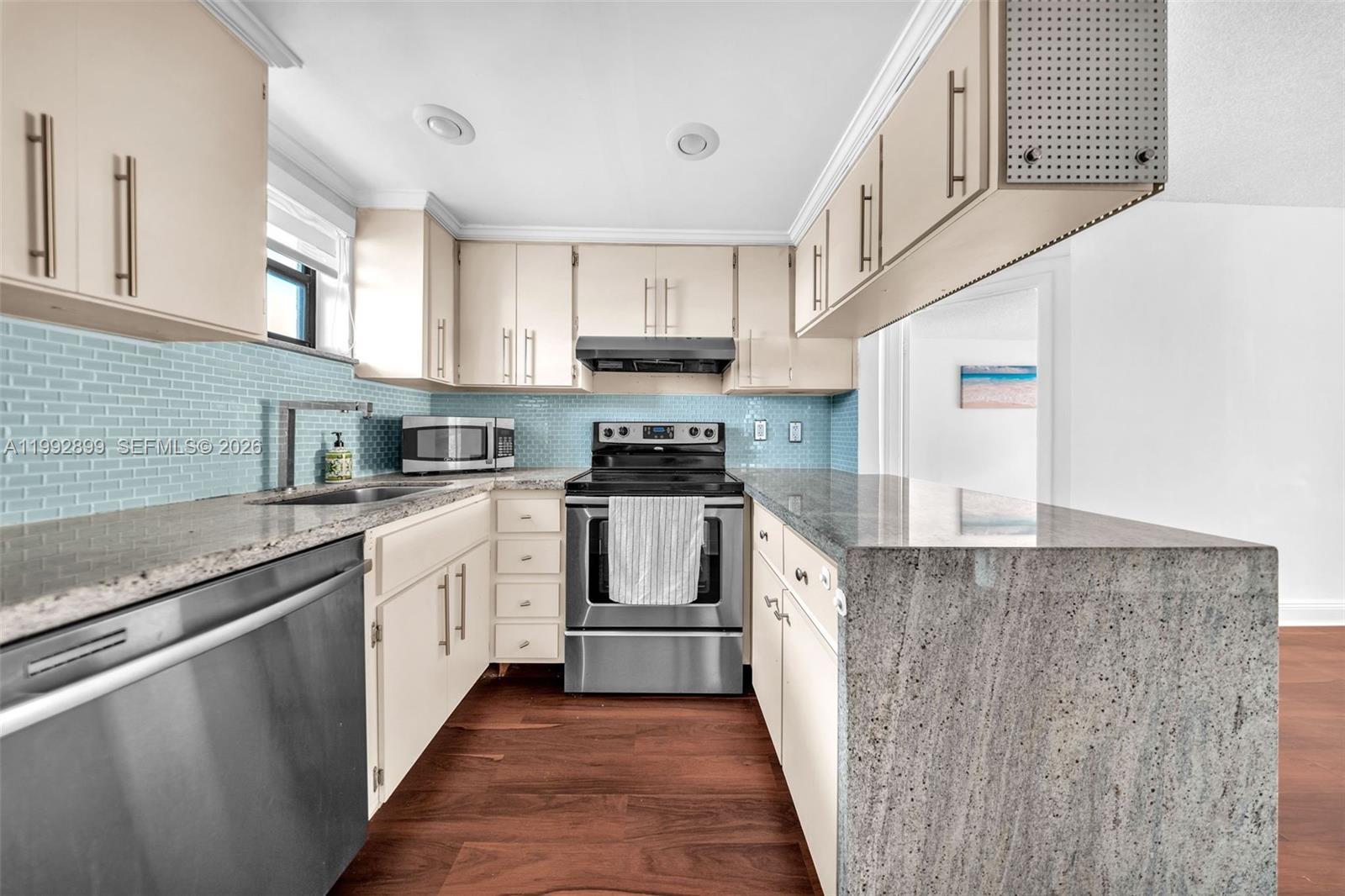 8290 Lake Dr #514 Doral, FL 33166