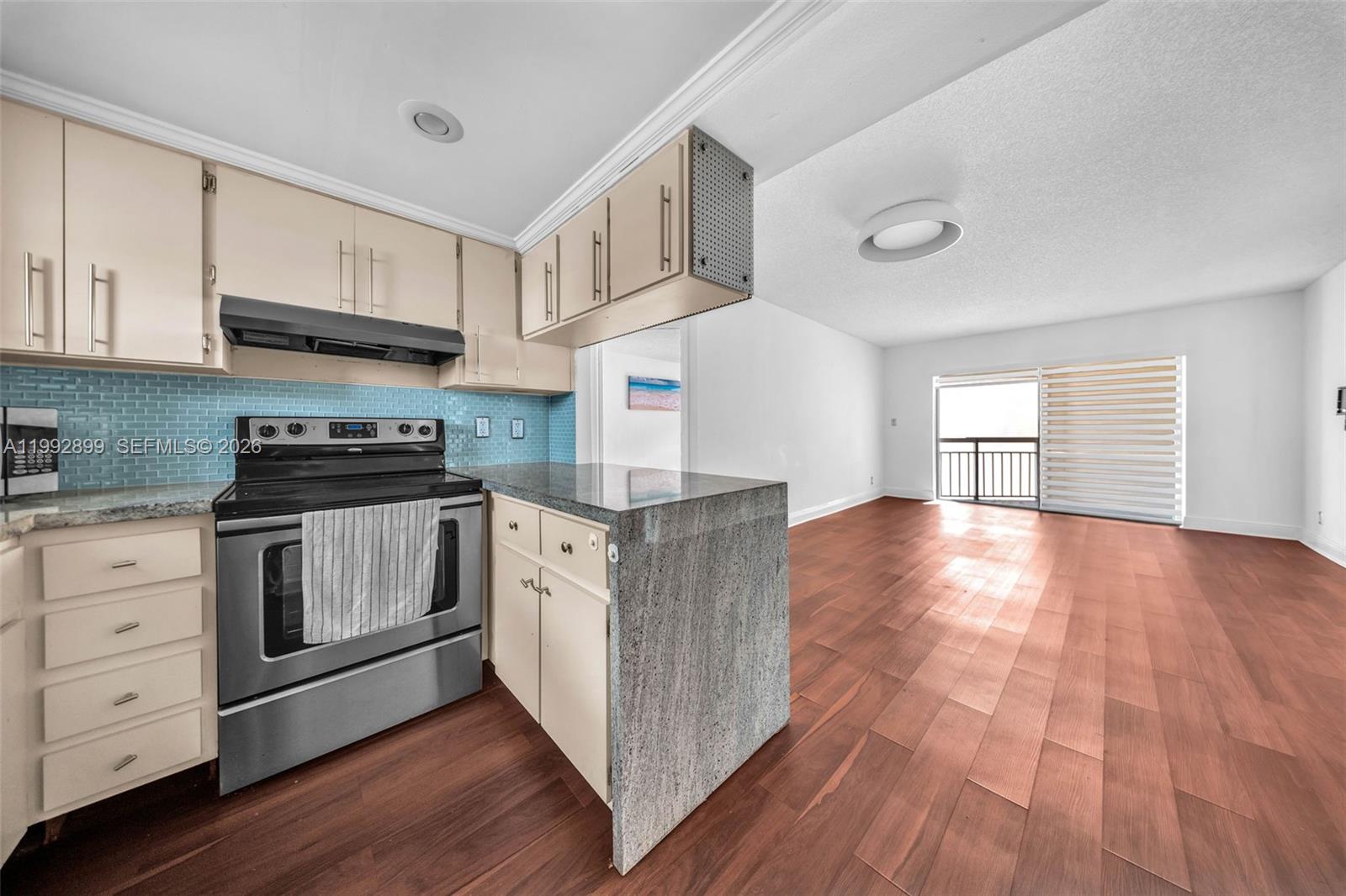 8290 Lake Dr #514 Doral, FL 33166