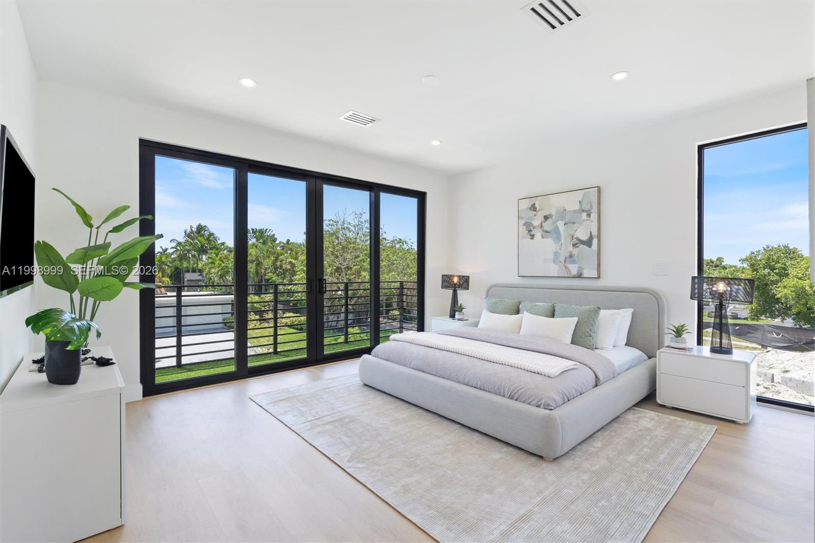 2431 NE 18th St Fort Lauderdale, FL 33305