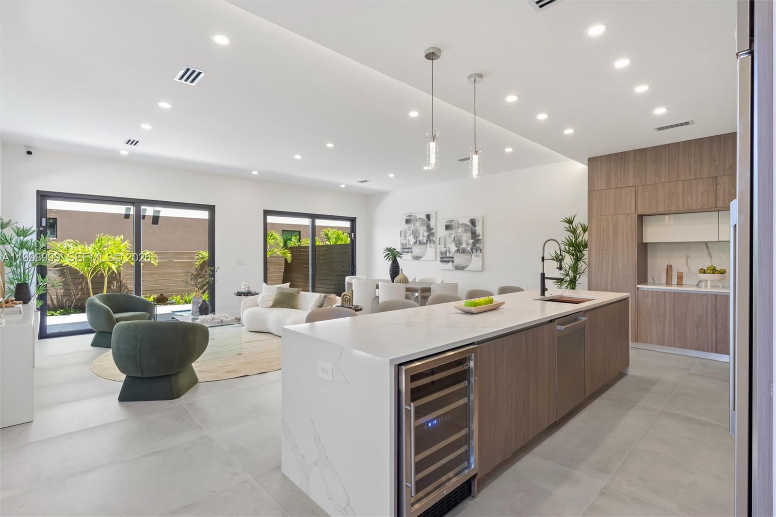 2431 NE 18th St Fort Lauderdale, FL 33305