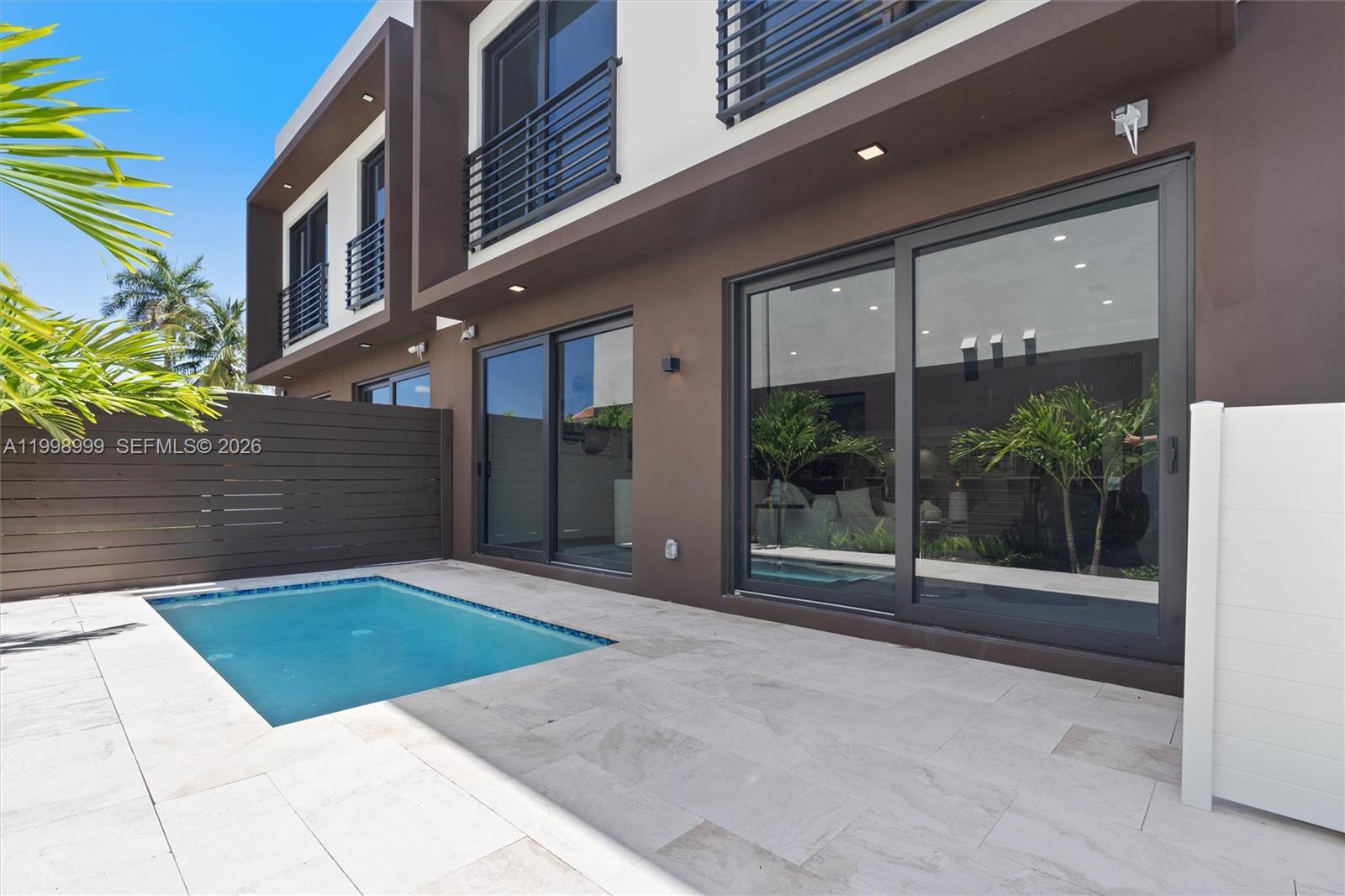 2431 NE 18th St Fort Lauderdale, FL 33305