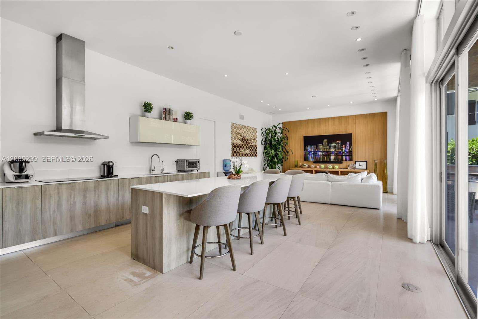 230 W Mcintyre St Key Biscayne, FL 33149