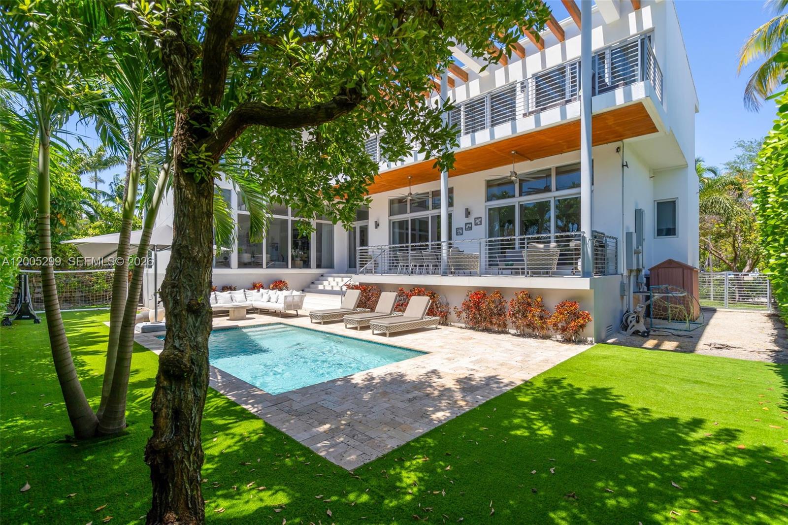 230 W Mcintyre St Key Biscayne, FL 33149