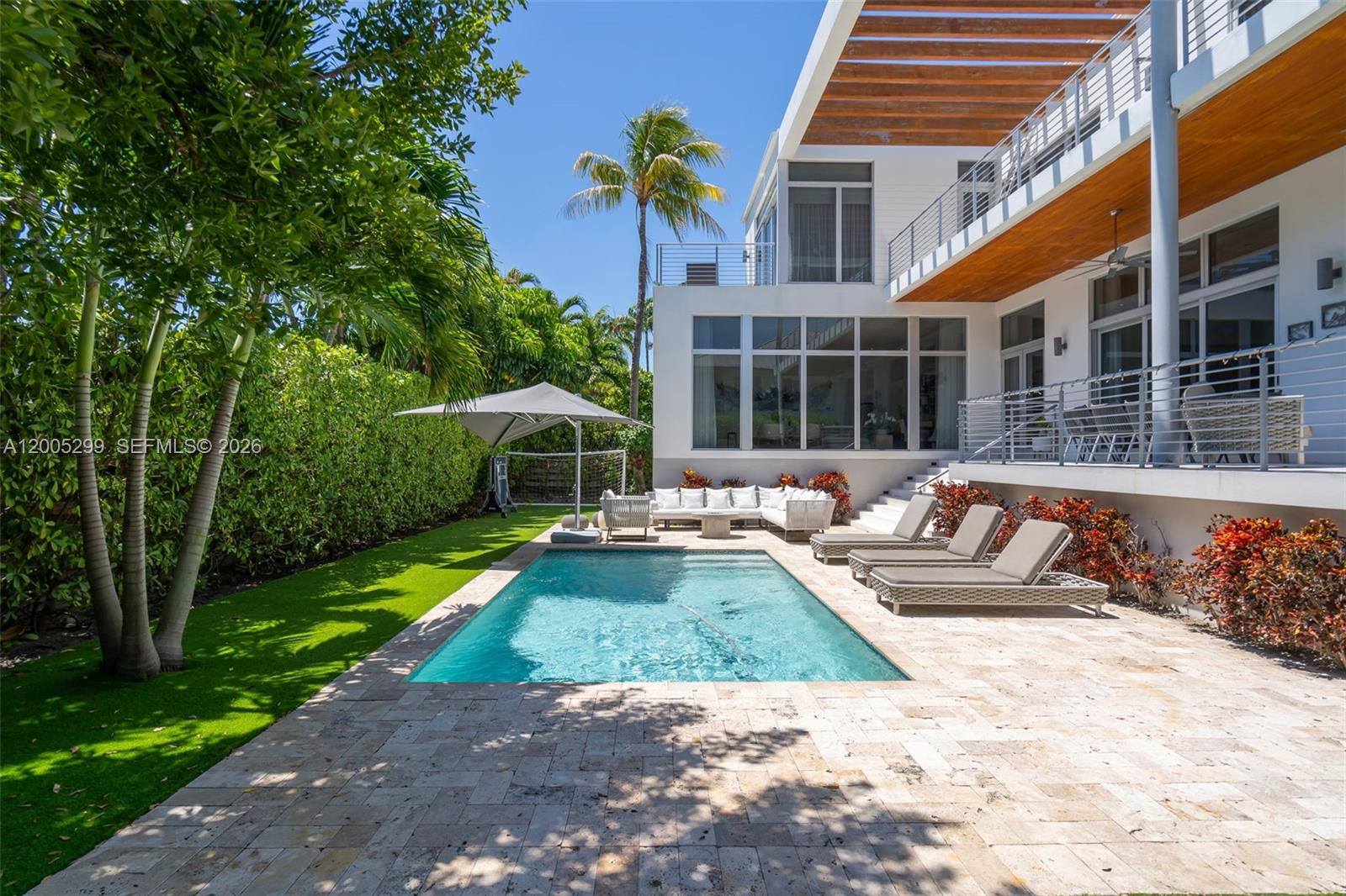 230 W Mcintyre St Key Biscayne, FL 33149