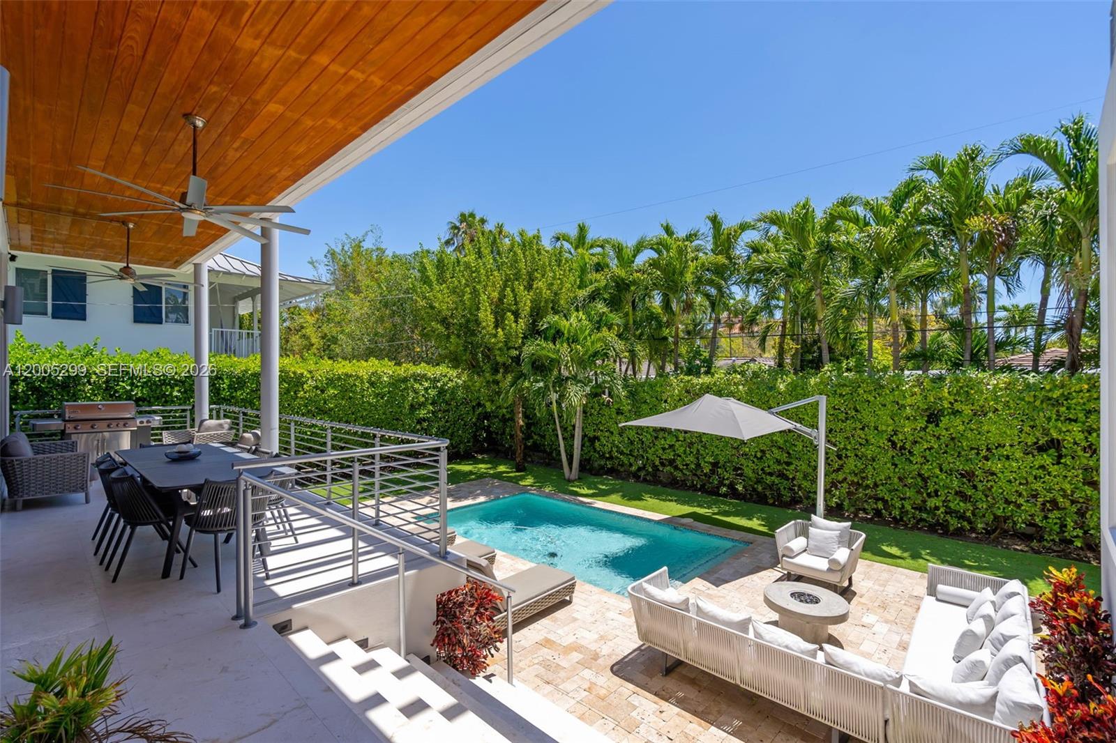 230 W Mcintyre St Key Biscayne, FL 33149