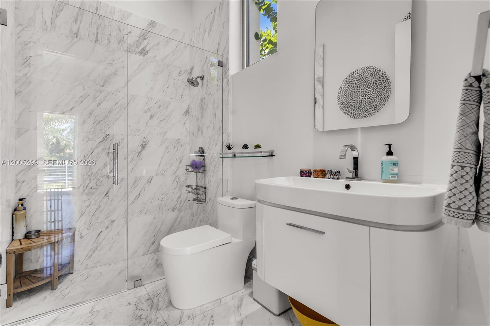 230 W Mcintyre St Key Biscayne, FL 33149