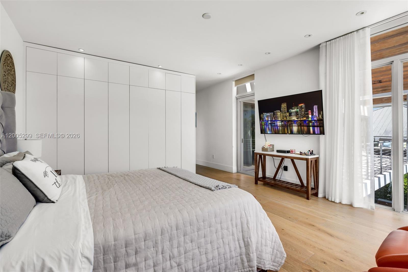 230 W Mcintyre St Key Biscayne, FL 33149