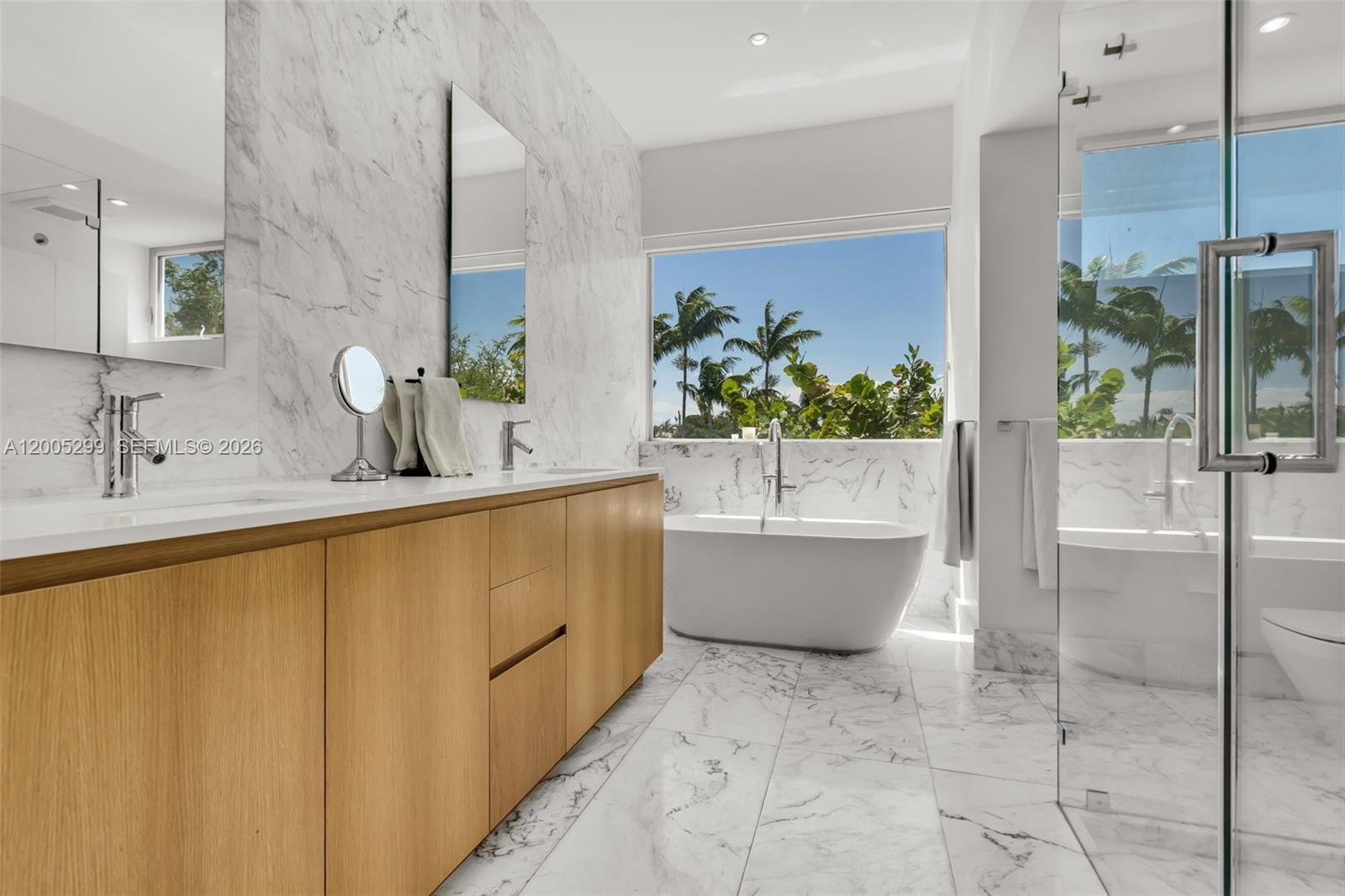 230 W Mcintyre St Key Biscayne, FL 33149