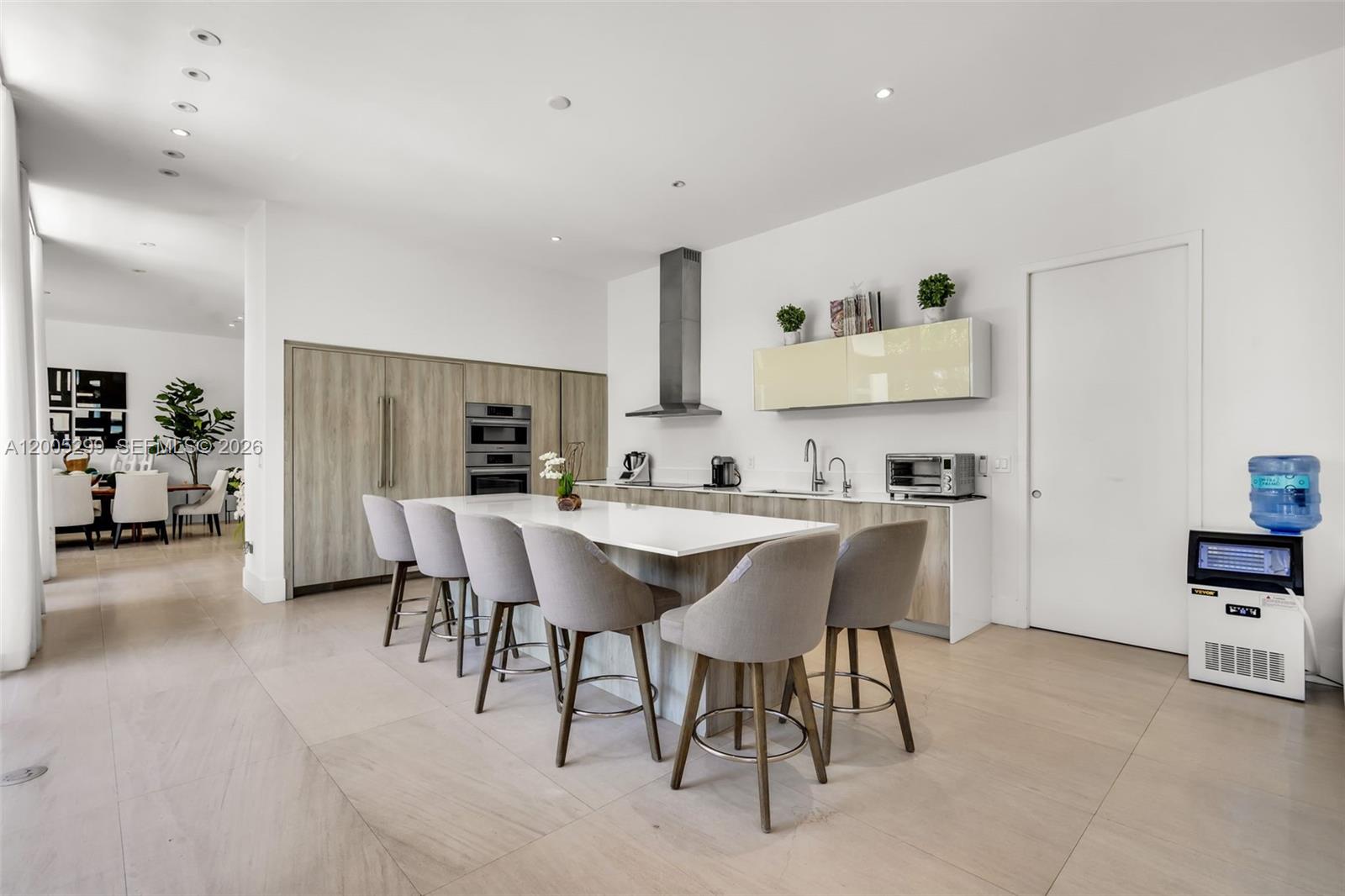 230 W Mcintyre St Key Biscayne, FL 33149