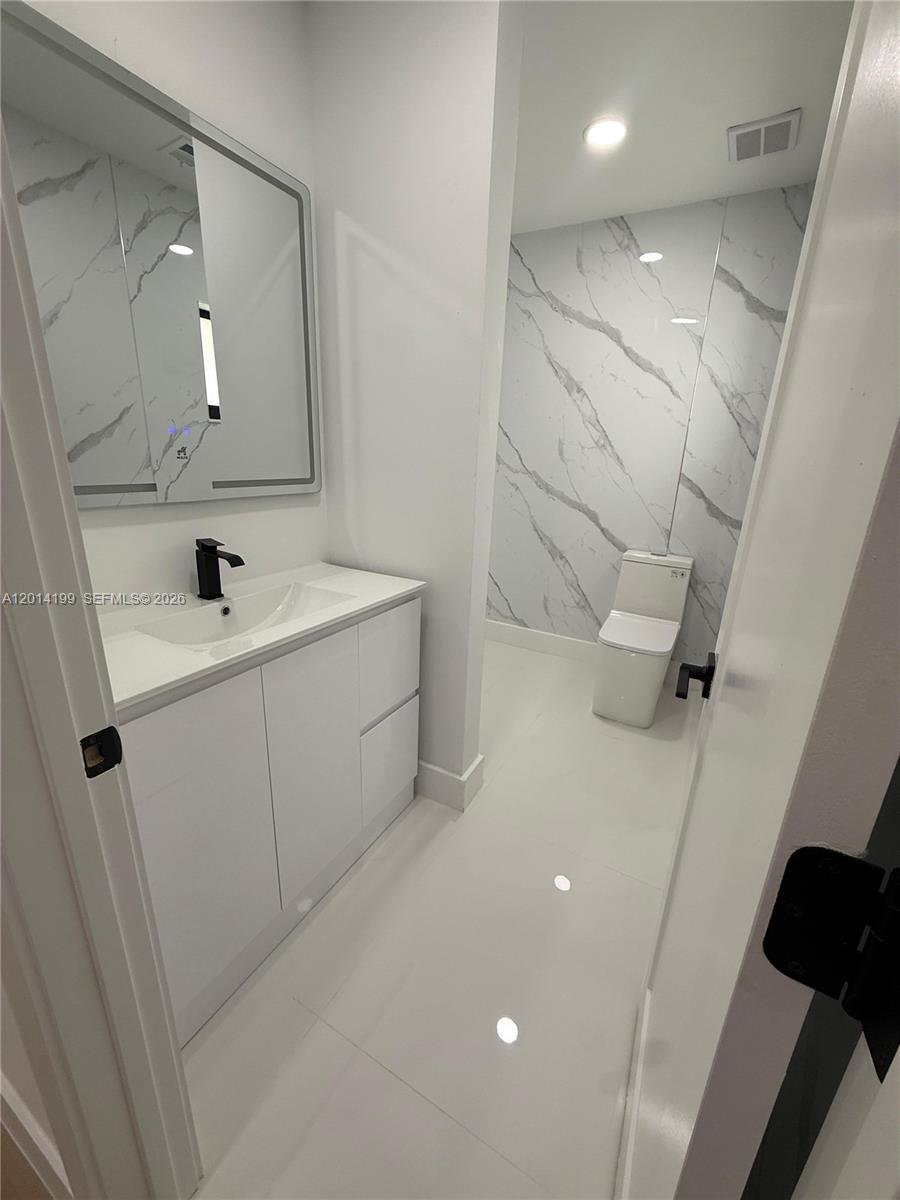 2951 NW 57th St Miami, FL 33142