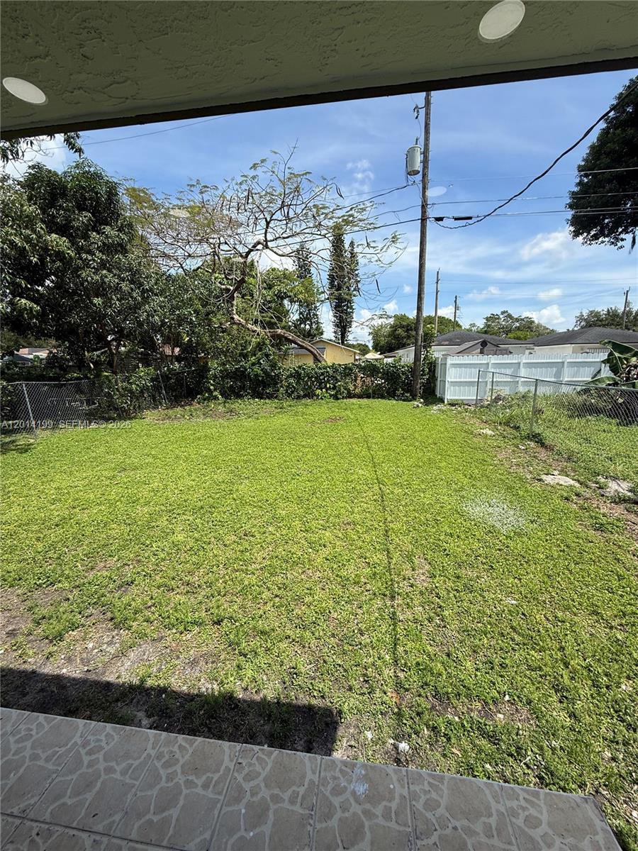 2951 NW 57th St Miami, FL 33142