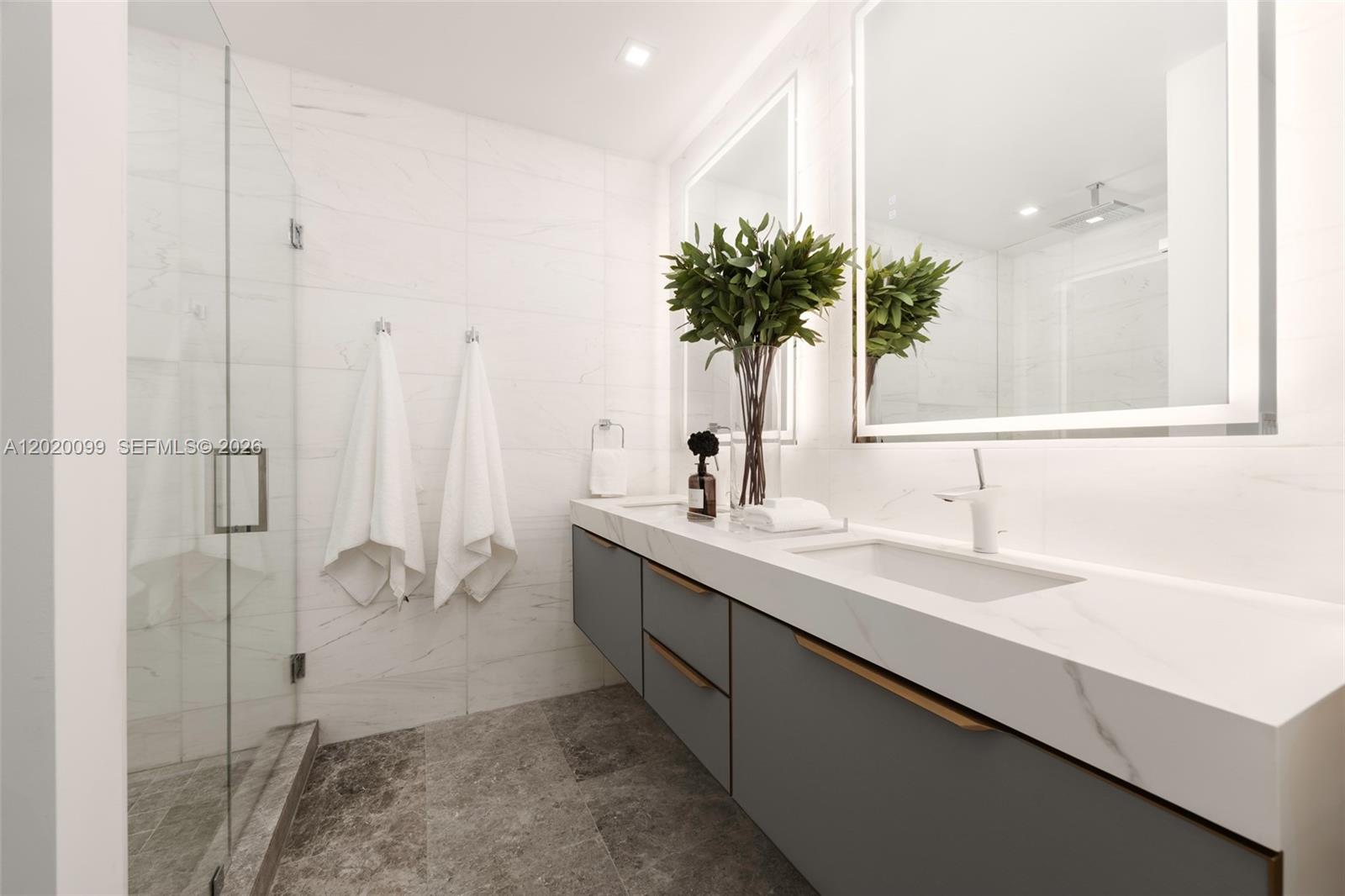 204 Sunrise Dr #204B Key Biscayne, FL 33149