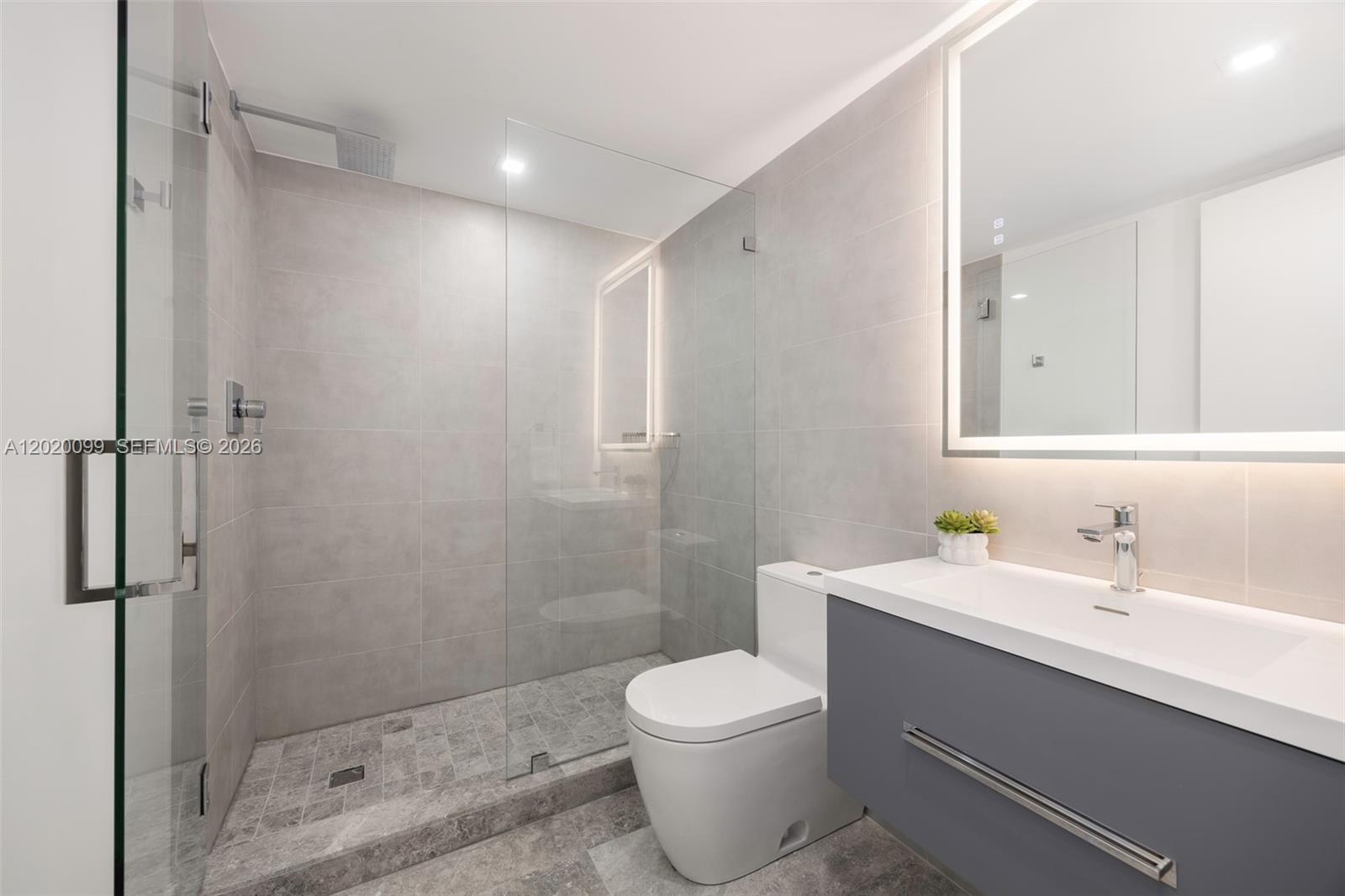 204 Sunrise Dr #204B Key Biscayne, FL 33149