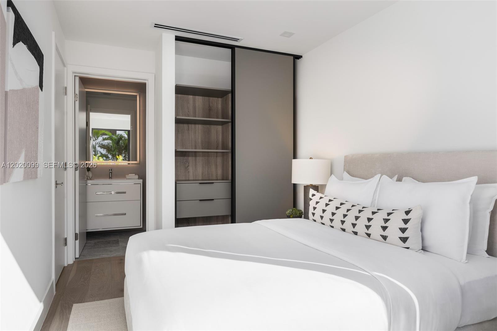 204 Sunrise Dr #204B Key Biscayne, FL 33149