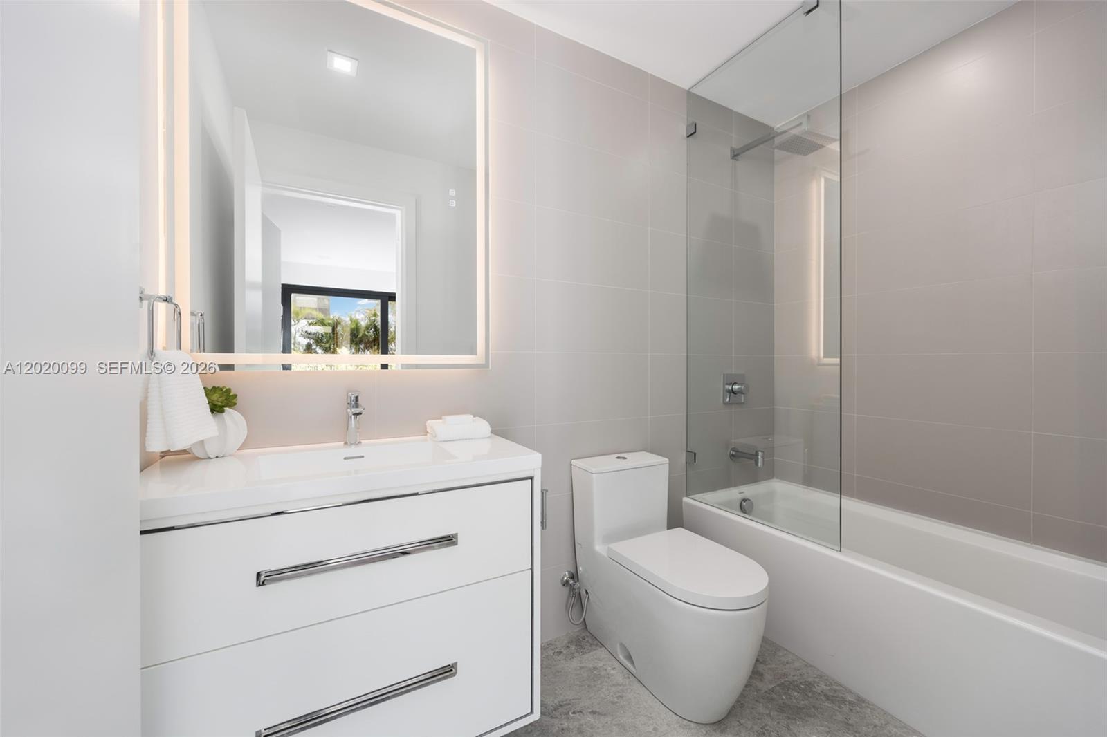 204 Sunrise Dr #204B Key Biscayne, FL 33149