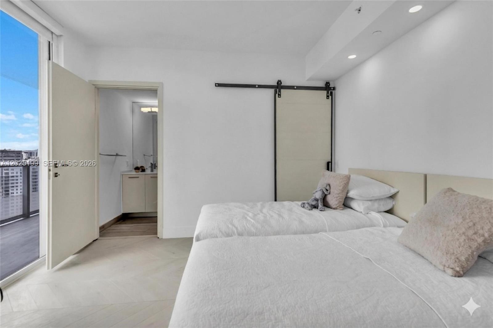 1300 Brickell Bay Dr #3408 Miami, FL 33131