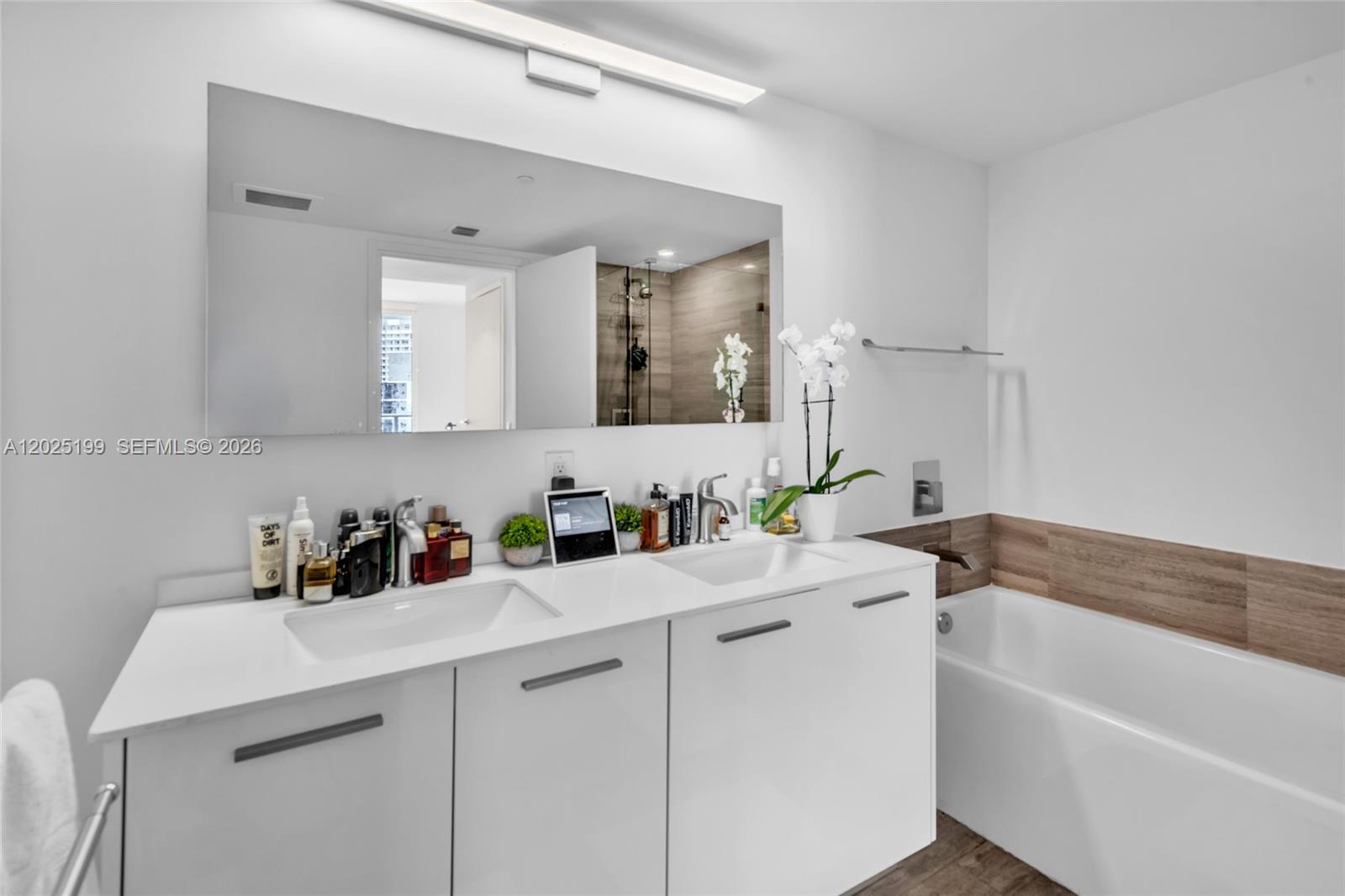 1300 Brickell Bay Dr #3408 Miami, FL 33131