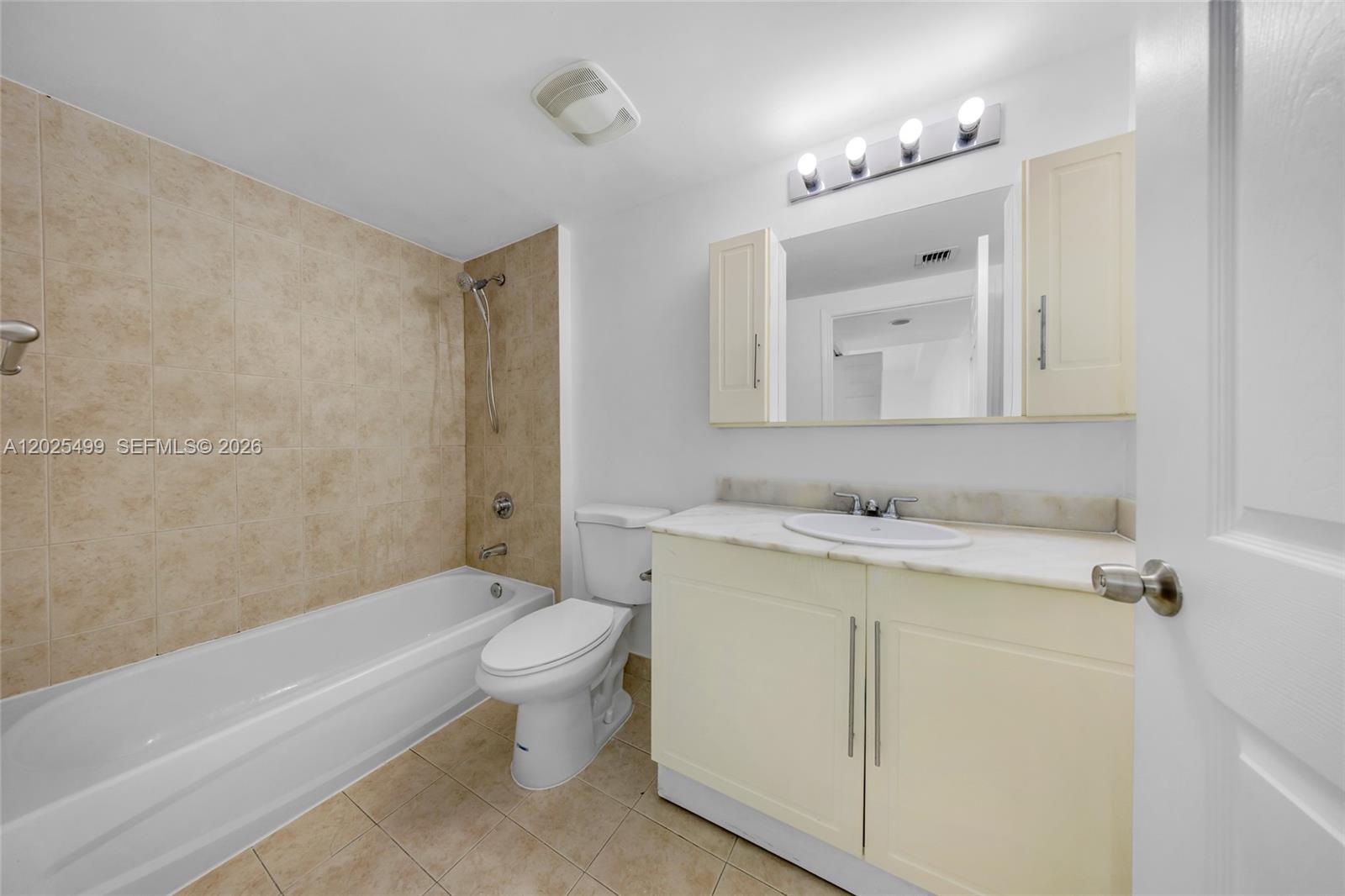 image 1800 Biscayne Plaza9