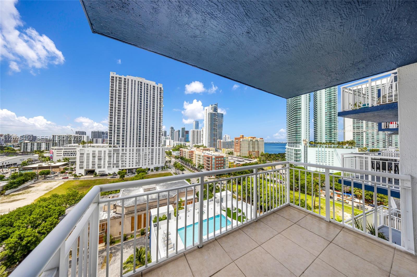 image 1800 Biscayne Plaza2
