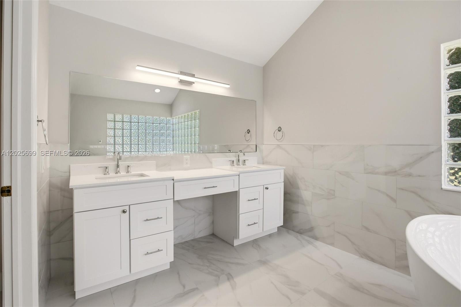 9818 SW 111th Ter Miami, FL 33176