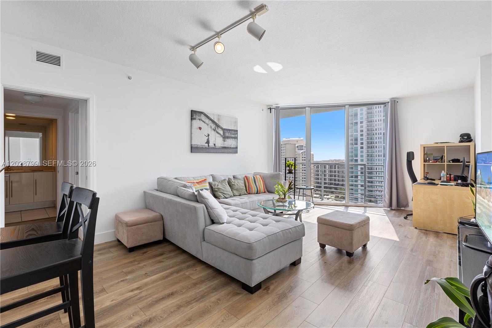 325 S Biscayne Blvd #2517 Miami, FL 33131