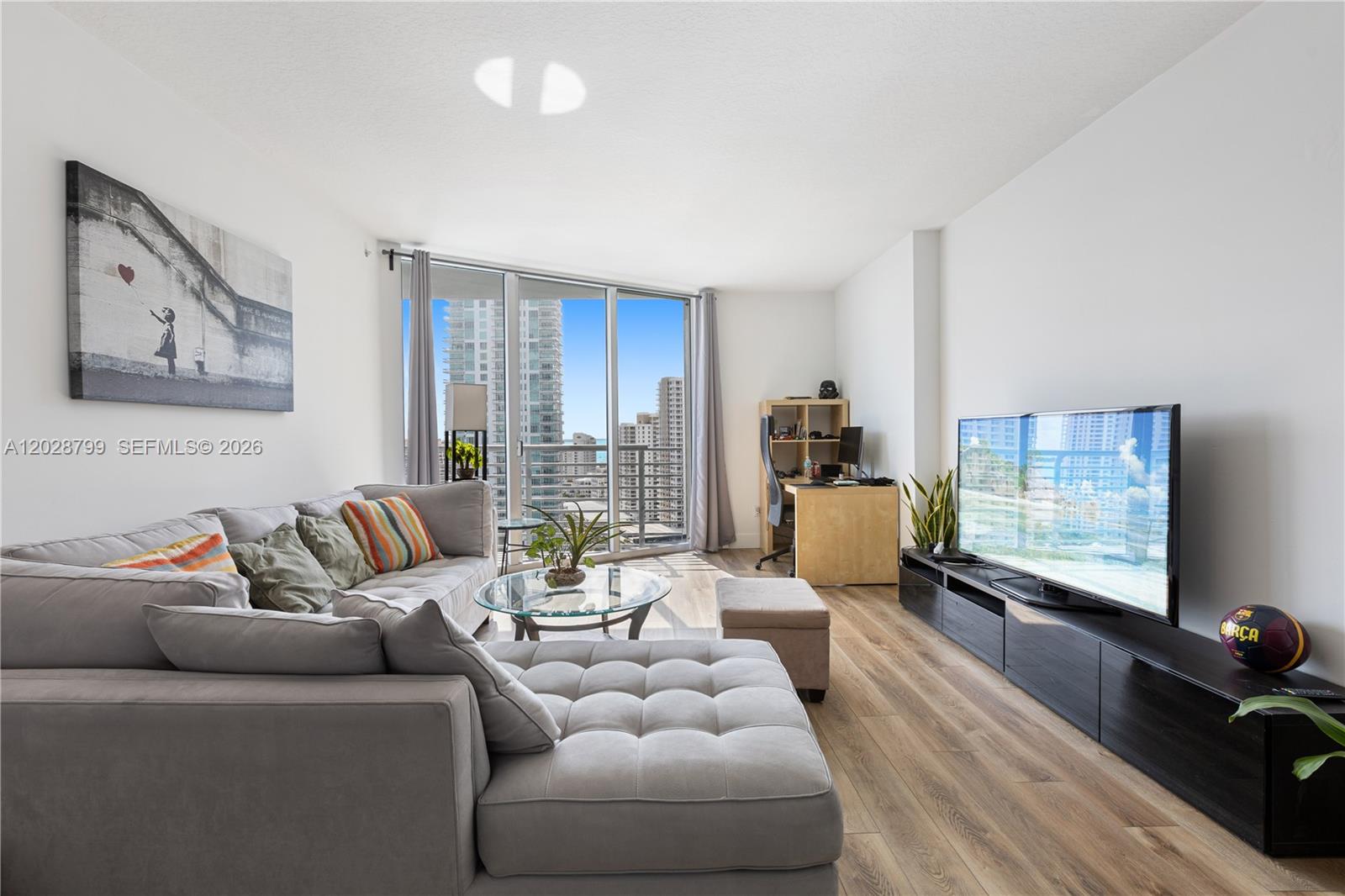 325 S Biscayne Blvd #2517 Miami, FL 33131