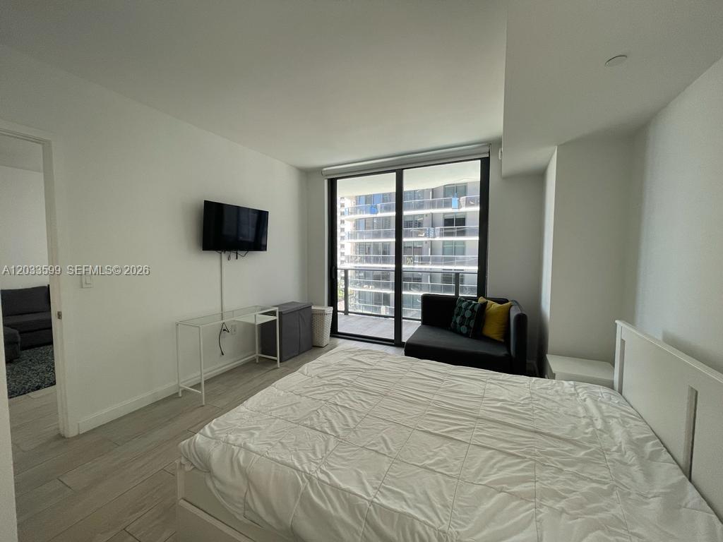 45 SW 9th St #1407 Miami, FL 33130