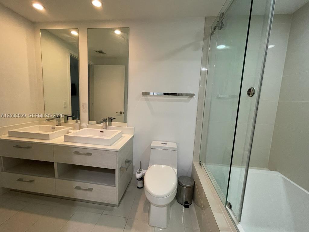 45 SW 9th St #1407 Miami, FL 33130