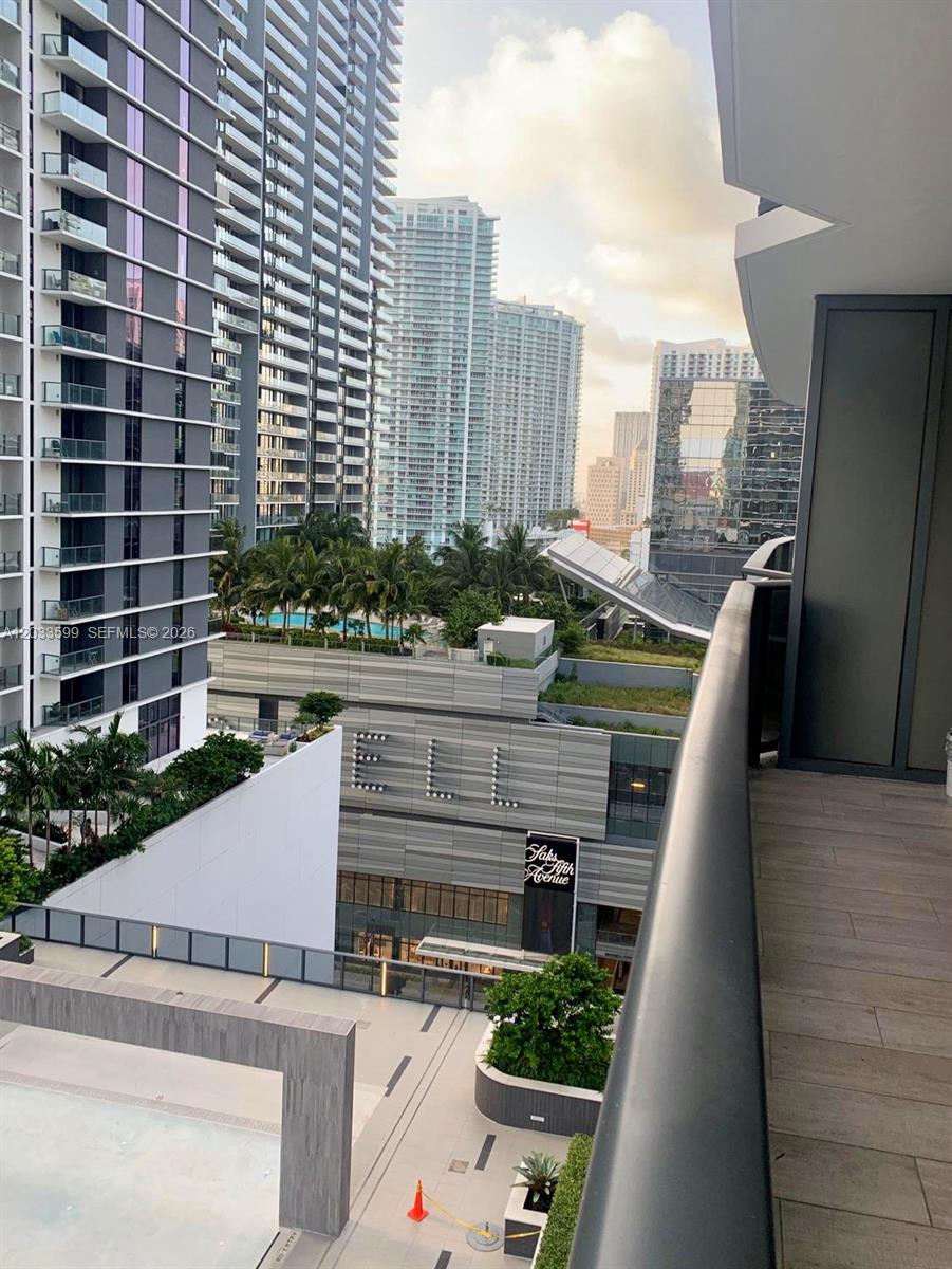 45 SW 9th St #1407 Miami, FL 33130