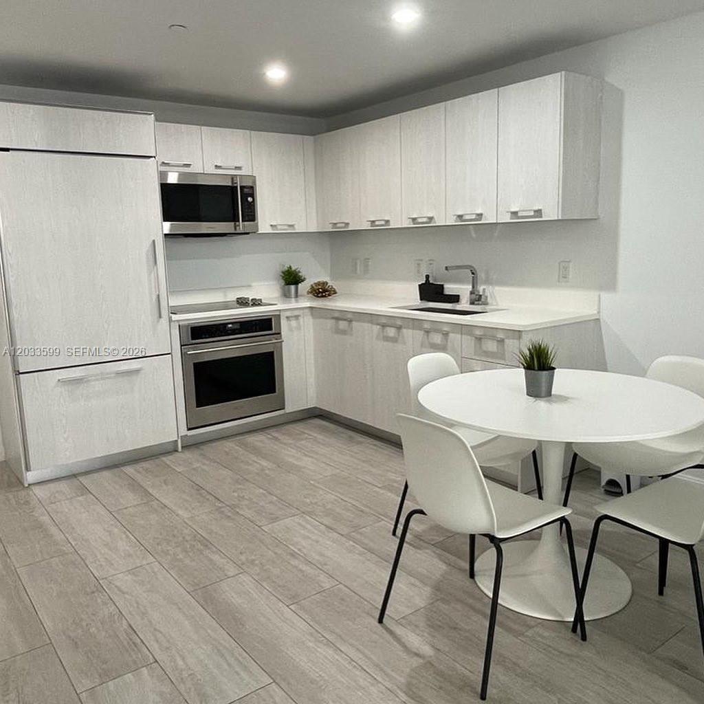 45 SW 9th St #1407 Miami, FL 33130