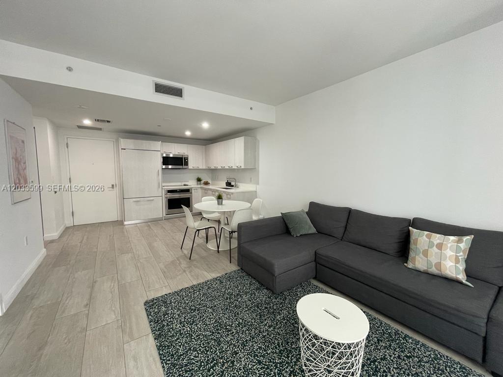 45 SW 9th St #1407 Miami, FL 33130