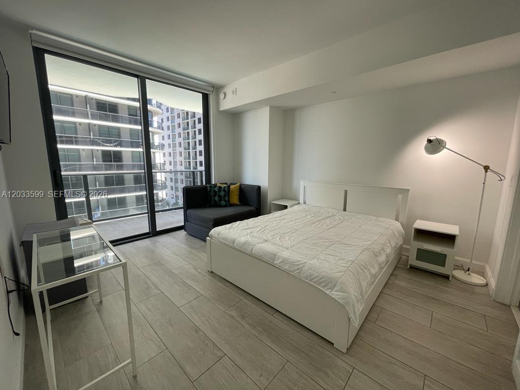 45 SW 9th St #1407 Miami, FL 33130
