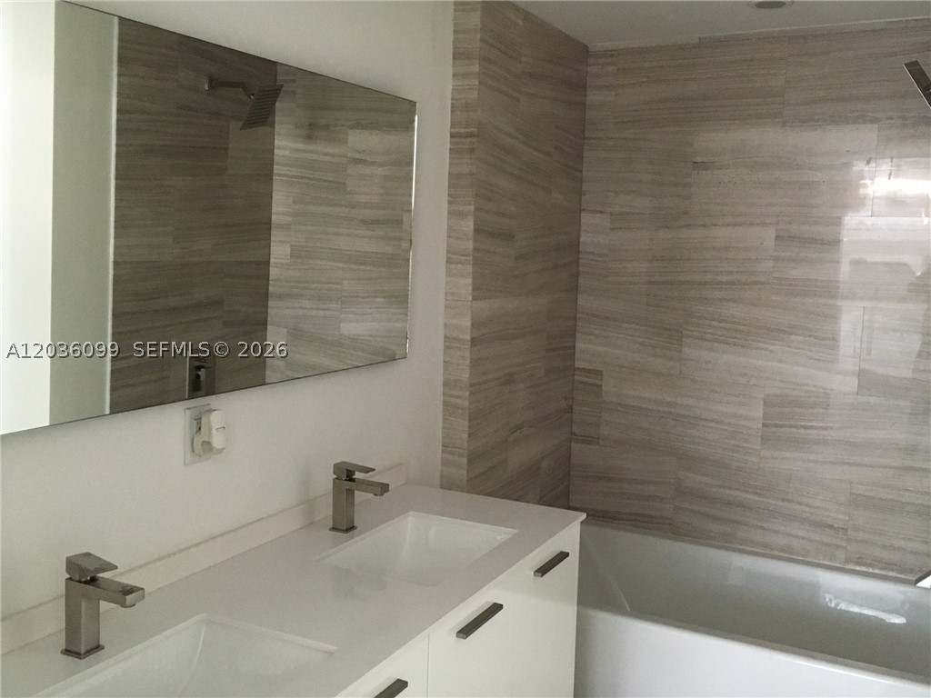 image Brickell House3