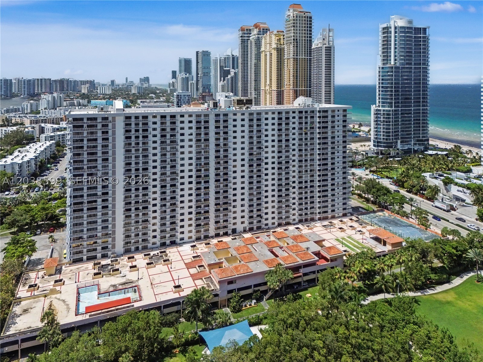 image Winston Towers 6002